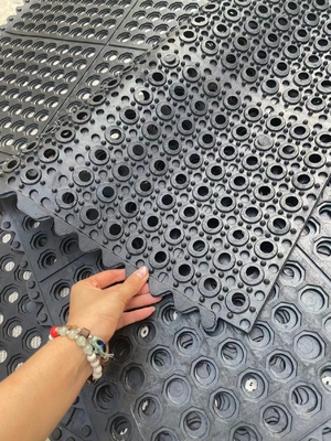 İş yeri veya fabrika için delikli siyah anti yorgunluk paspası