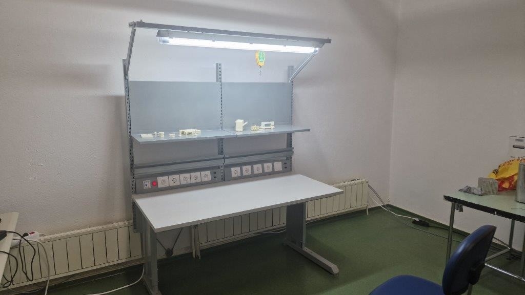 Elektrik ve Elektronik teknisyenleri için özel ESD Çalışma Masası.